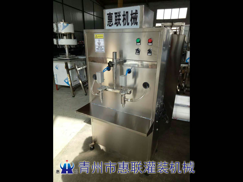 半自動(dòng)活塞式食用油灌裝機(jī) 半自動(dòng)活塞式食用油灌裝機(jī)