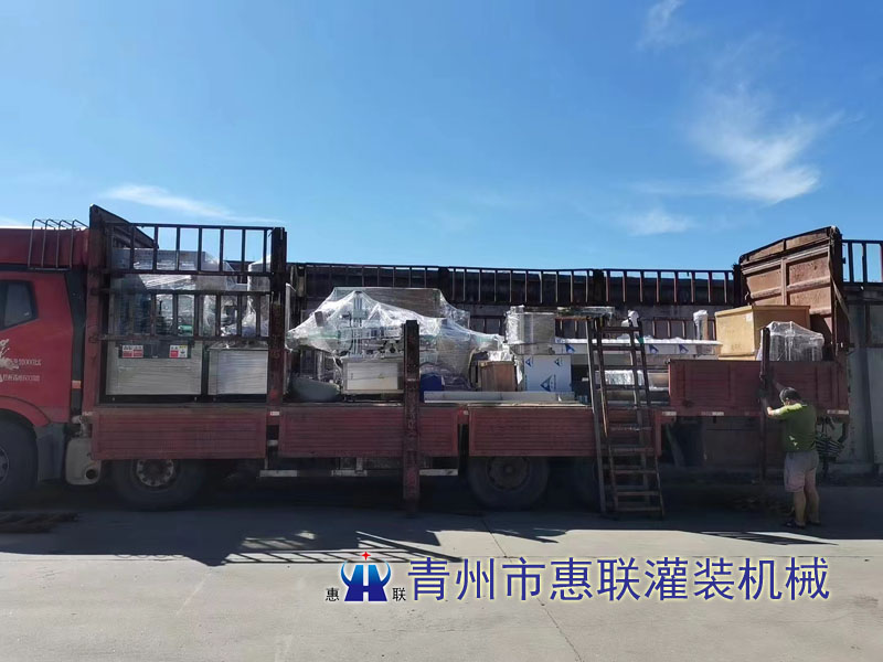 調(diào)味品灌裝機(jī)發(fā)往濰坊