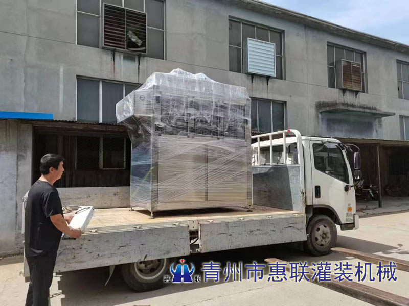 柱塞式洗衣液灌裝機(jī)發(fā)往湖南