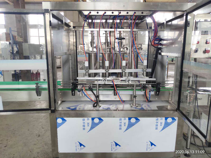 全自動(dòng)4頭活塞式食用油灌裝機(jī)